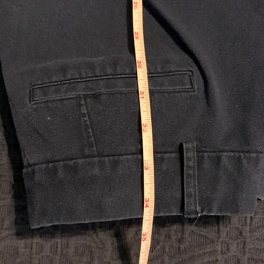 Crown and Ivy capris navy size 6.